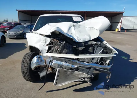 1993 GMC Suburban K1500 z USA, uszkodzony, nr VIN 1GKFK16K0PJ725870